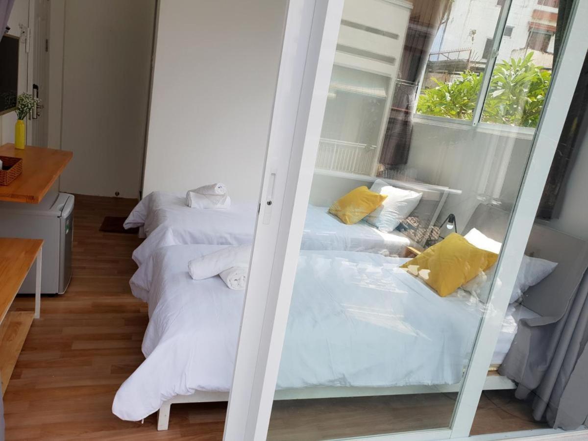 Yelo Hostel & Cafe Hô Chi Minh-Ville Extérieur photo